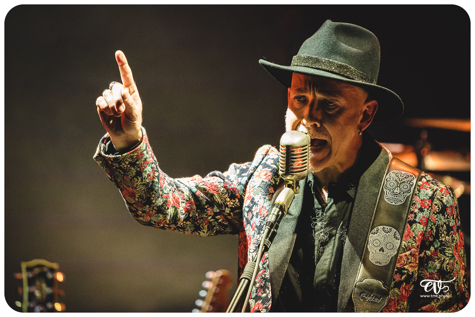 L'HISTOIRE DU ROCK EN 13 GUITARES